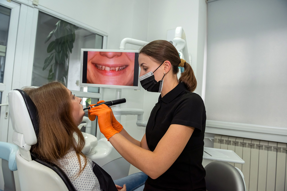 Our professionals are also committed to preserving your health and detecting, treating and helping you prevent any dental health concerns: come and meet them today!