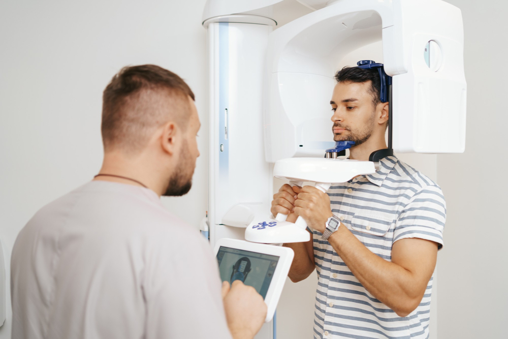 La radiographie est une méthode efficace utilisée par le dentiste pour poser un diagnostic et proposer un plan de traitement.
